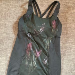 Lululemon tank with built in bra